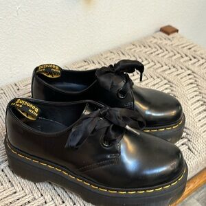 Platform Dr Martens in Black